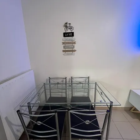 Calme - Proche Paris Apartment